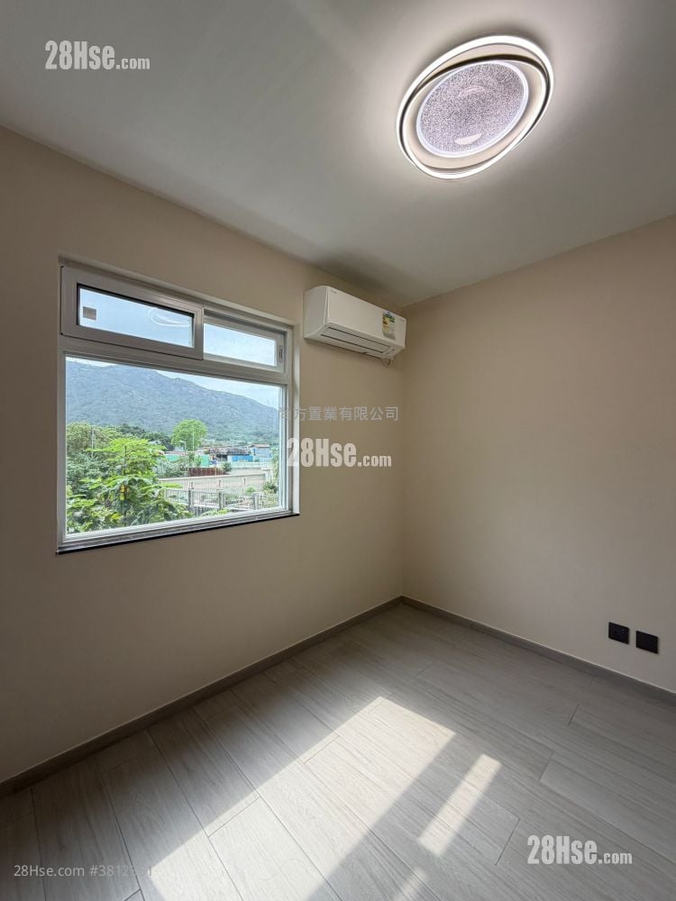 Village Sell 4 Bedrooms , 3 Bathrooms 1,400 ft²