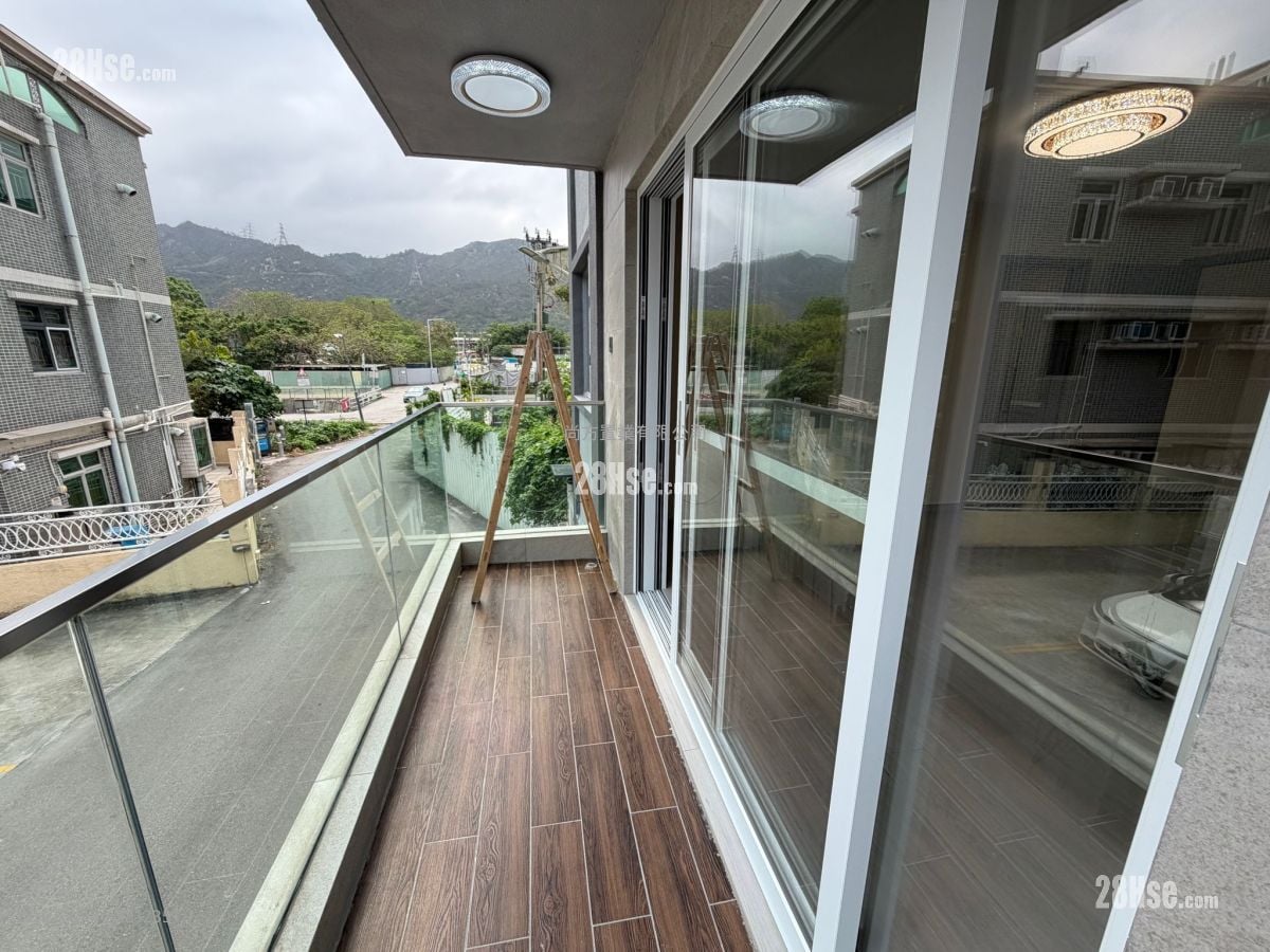 Village Sell 4 Bedrooms , 3 Bathrooms 1,400 ft²