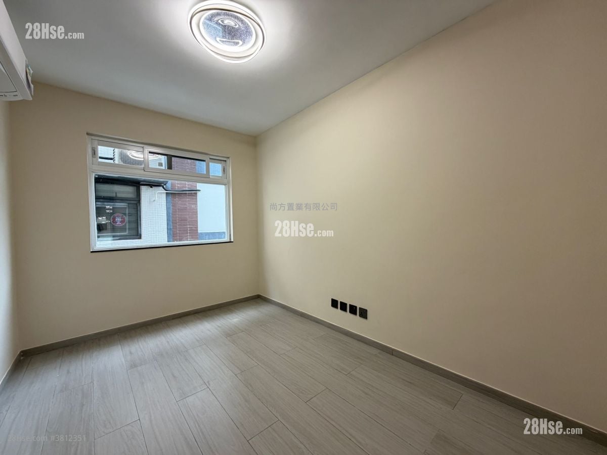 Village Sell 4 Bedrooms , 3 Bathrooms 1,400 ft²