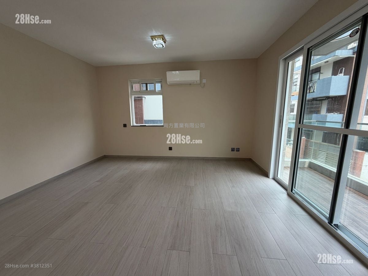 Village Sell 4 Bedrooms , 3 Bathrooms 1,400 ft²