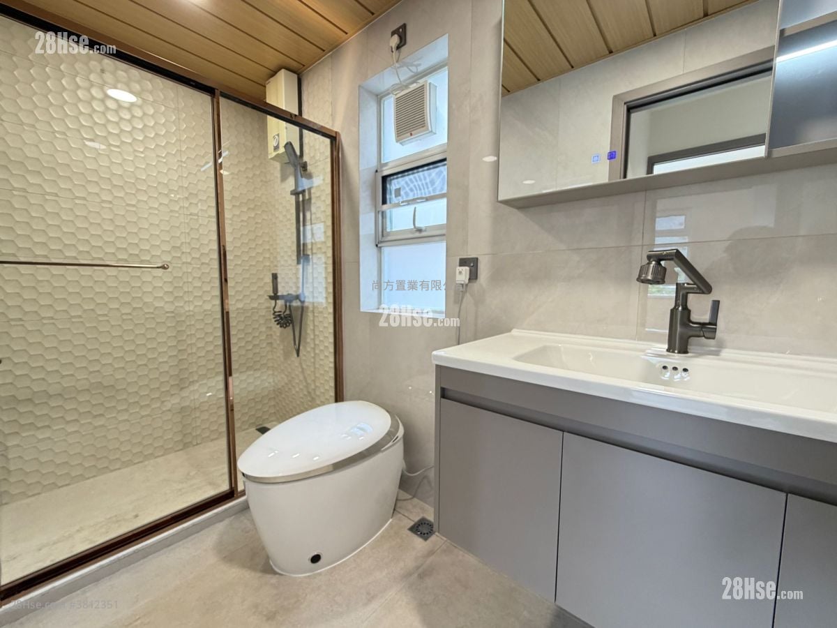 Village Sell 4 Bedrooms , 3 Bathrooms 1,400 ft²