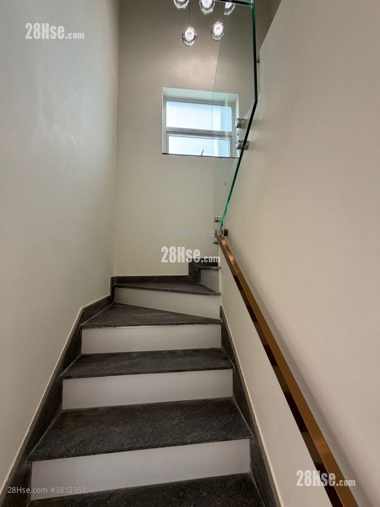 Village Sell 4 Bedrooms , 3 Bathrooms 1,400 ft²