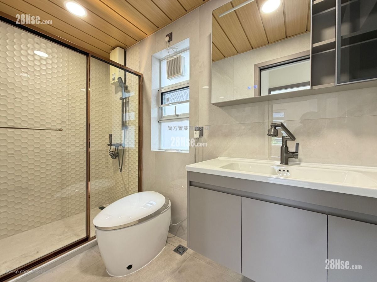 Village Sell 4 Bedrooms , 3 Bathrooms 1,400 ft²