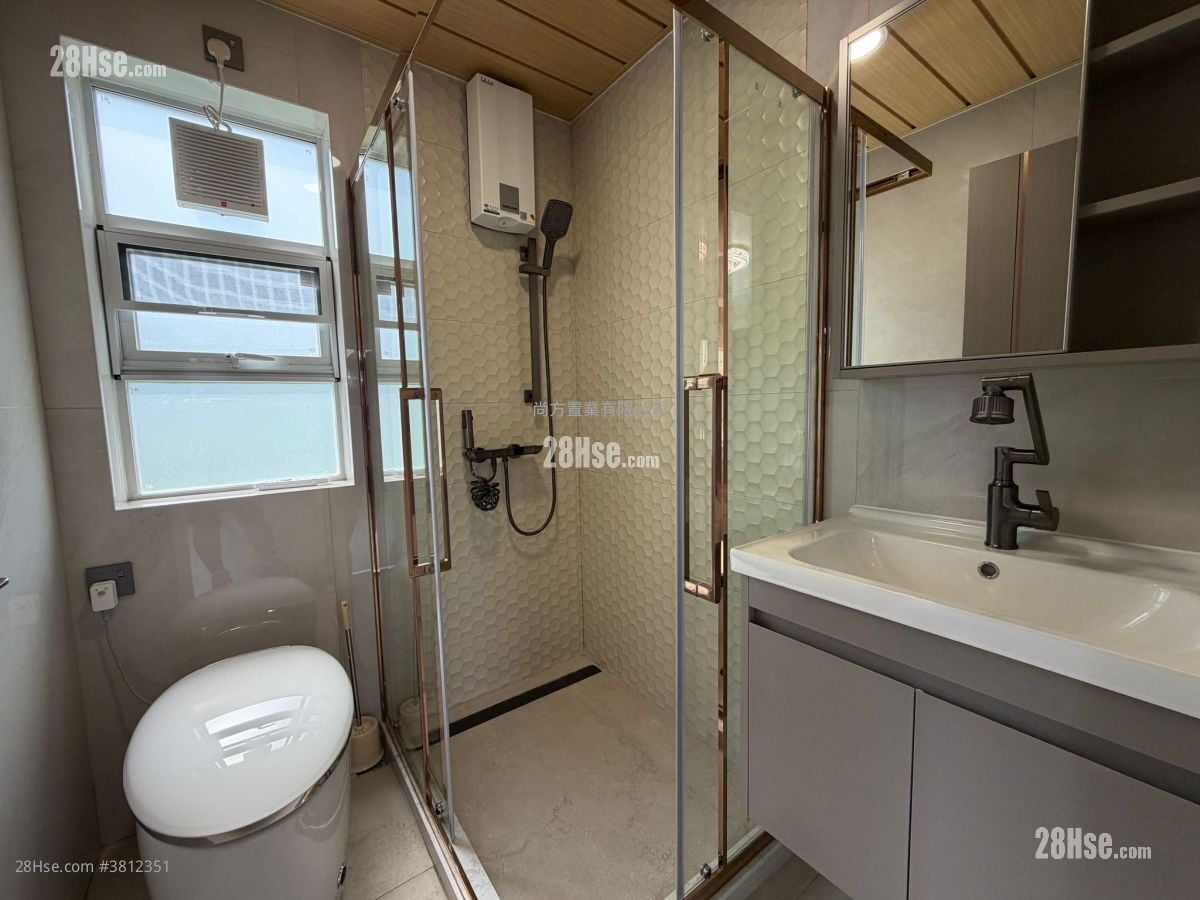 Village Sell 4 Bedrooms , 3 Bathrooms 1,400 ft²