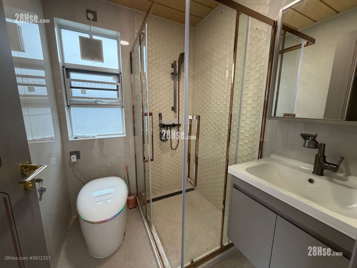 Village Sell 4 Bedrooms , 3 Bathrooms 1,400 ft²