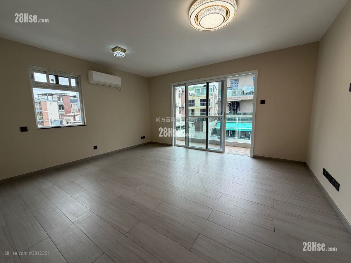 Village Sell 4 Bedrooms , 3 Bathrooms 1,400 ft²