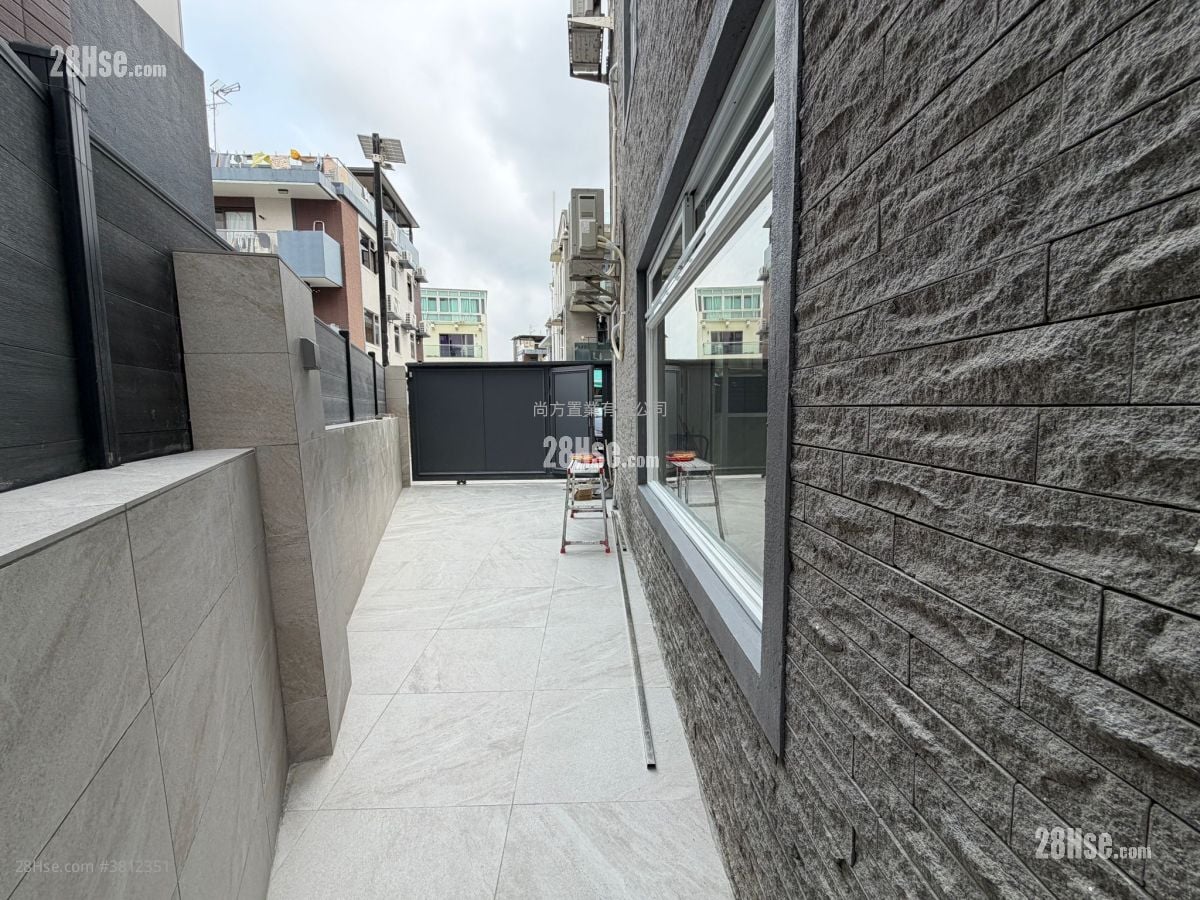 Village Sell 4 Bedrooms , 3 Bathrooms 1,400 ft²