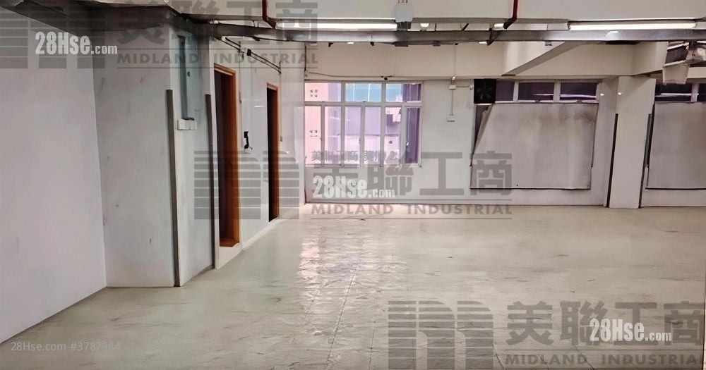 Mercantile Industrial & Warehouse Building Sell 4 Toilets