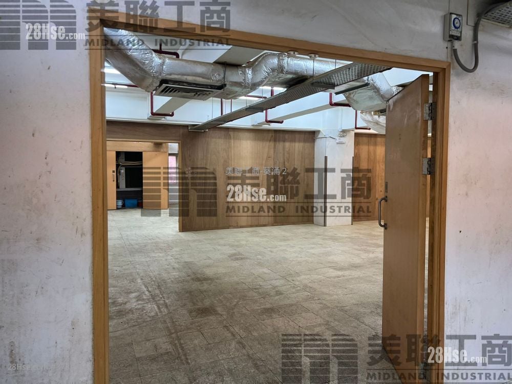 Mercantile Industrial & Warehouse Building Sell 4 Toilets