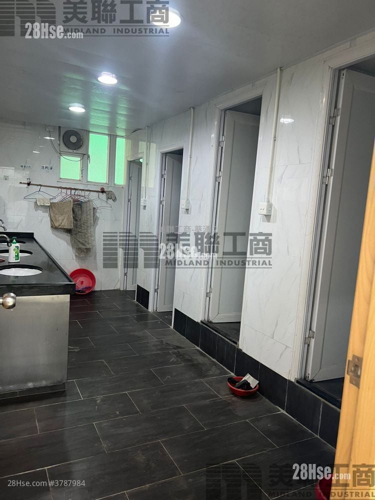 Mercantile Industrial & Warehouse Building Sell 4 Toilets