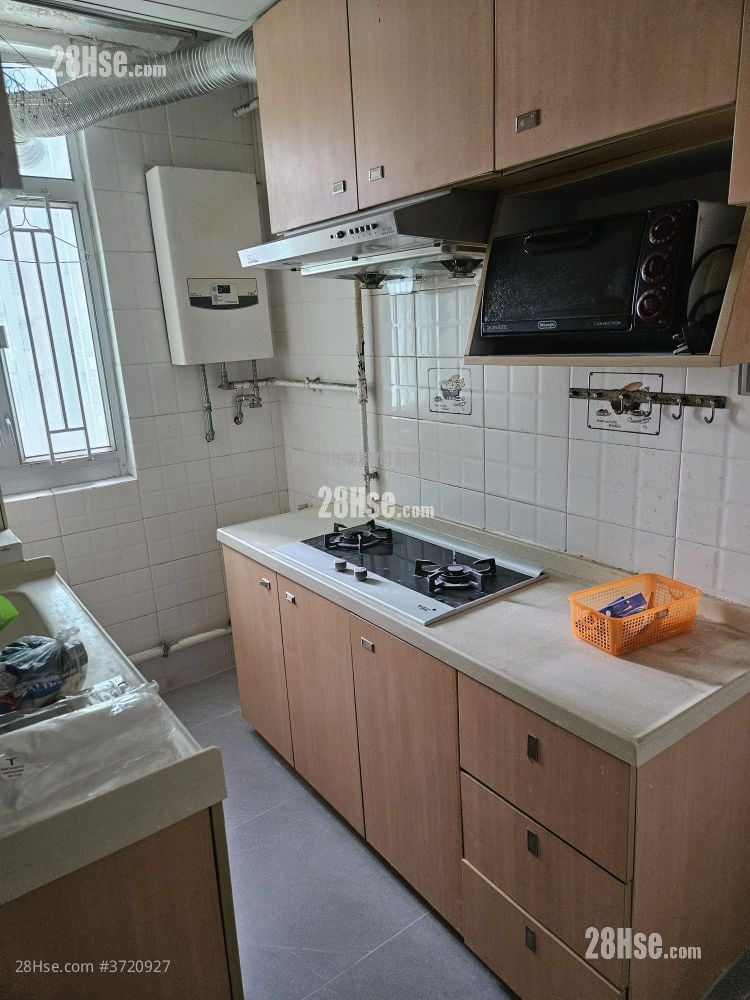 Hong Pak Court Sell 2 Bedrooms , 1 Bathroom 401 ft²
