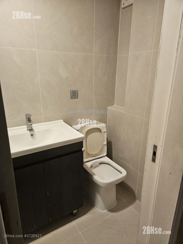 Hong Pak Court Sell 2 Bedrooms , 1 Bathroom 401 ft²