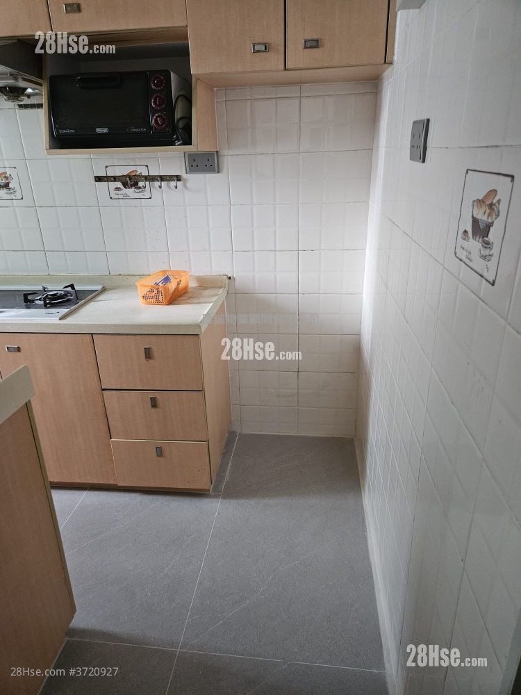 Hong Pak Court Sell 2 Bedrooms , 1 Bathroom 401 ft²
