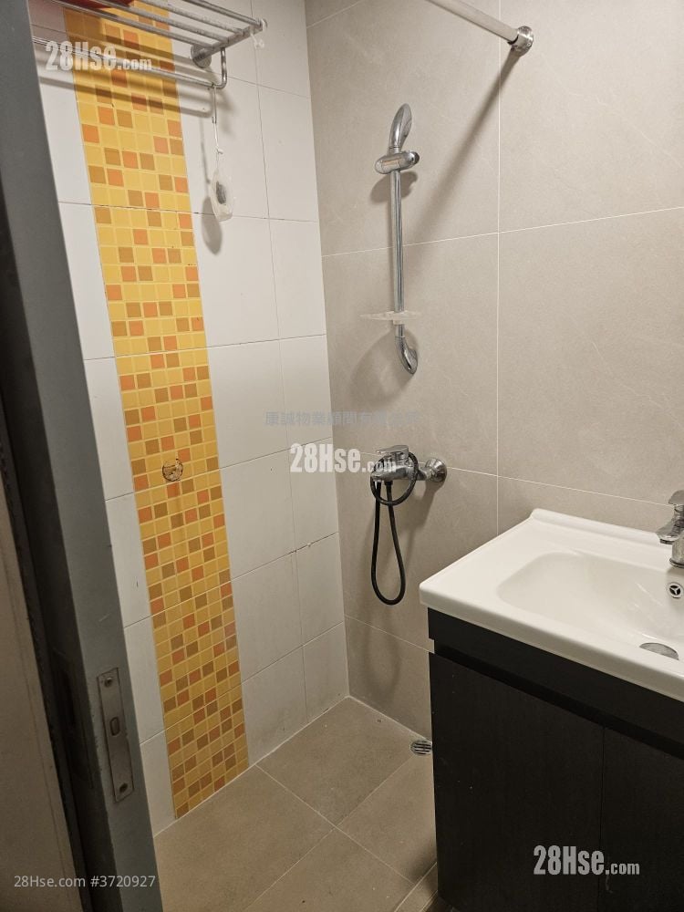 Hong Pak Court Sell 2 Bedrooms , 1 Bathroom 401 ft²