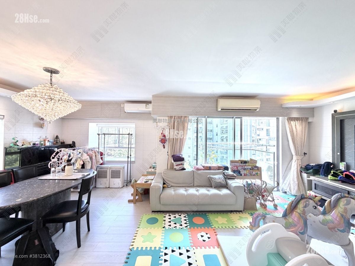 毕架山花园 售盘 3 房 1,211 平方尺