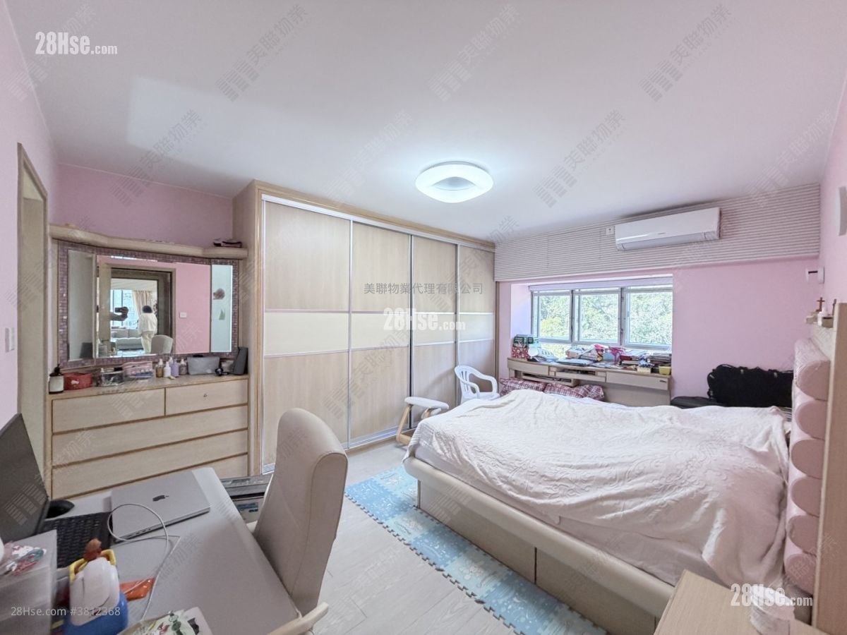 毕架山花园 售盘 3 房 1,211 平方尺