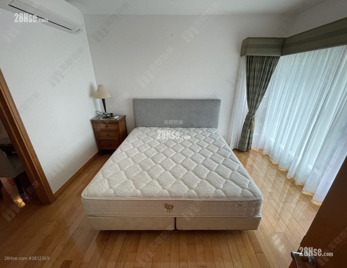 The Waterfront Rental 4 Bedrooms , 2 Bathrooms 2,011 ft²