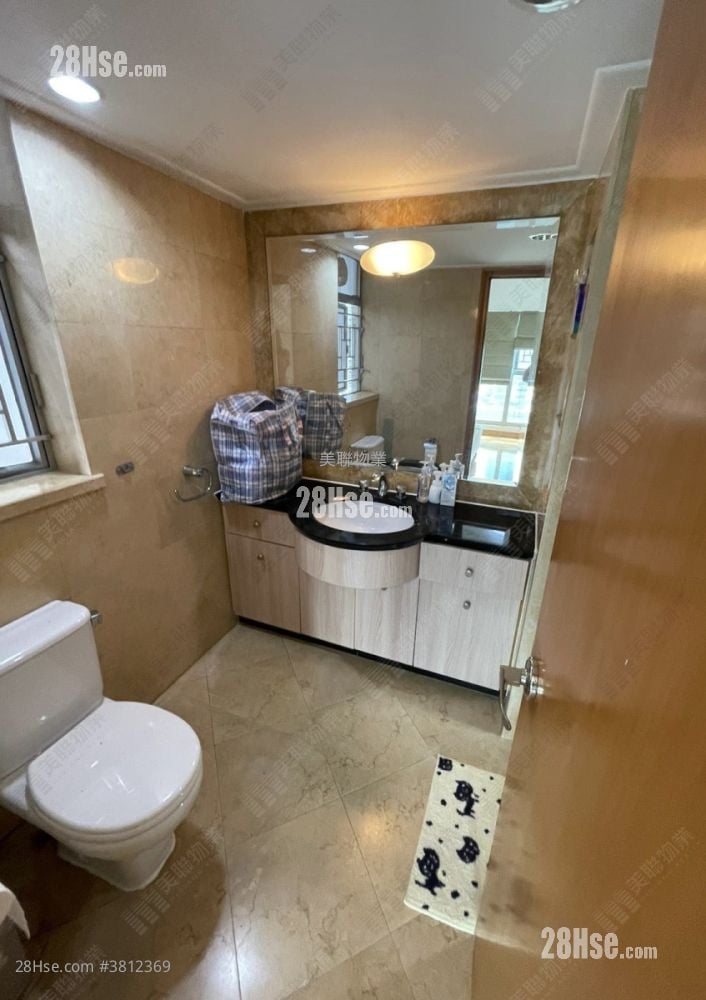 The Waterfront Rental 4 Bedrooms , 2 Bathrooms 2,011 ft²