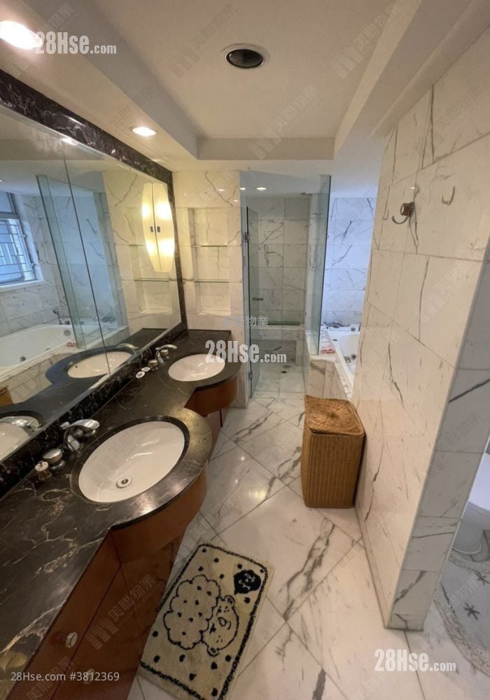 The Waterfront Rental 4 Bedrooms , 2 Bathrooms 2,011 ft²