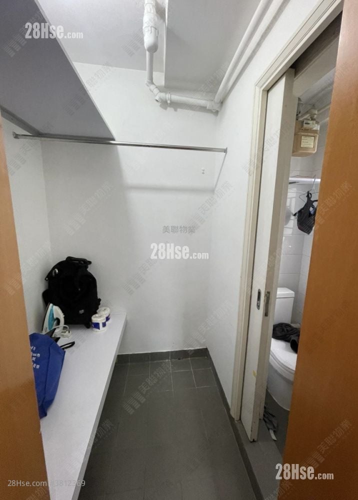 The Waterfront Rental 4 Bedrooms , 2 Bathrooms 2,011 ft²