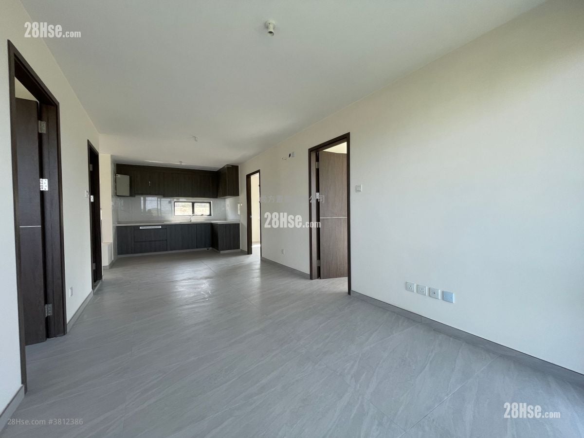 村屋 售盘 3 房 , 2 浴室 700 平方尺