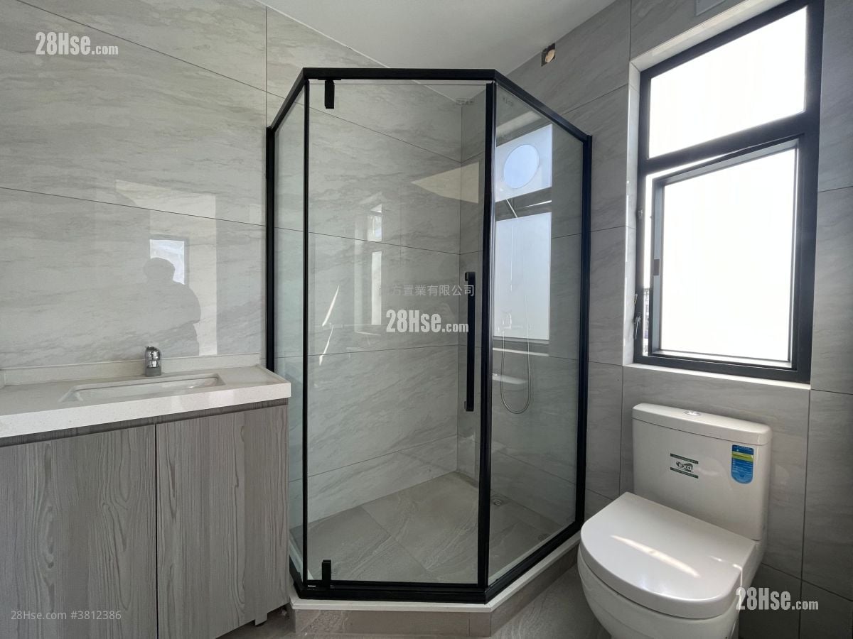 村屋 售盘 3 房 , 2 浴室 700 平方尺