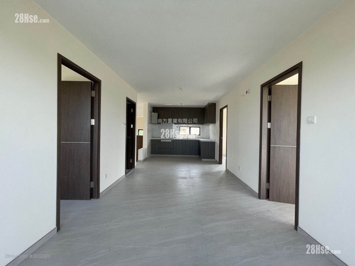 村屋 售盘 3 房 , 2 浴室 700 平方尺