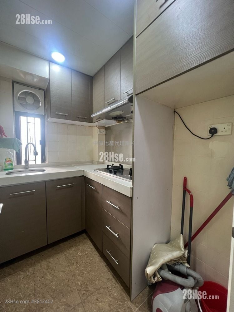 Luk Yeung Sun Chuen Sell 3 Bedrooms , 1 Bathroom 582 ft²