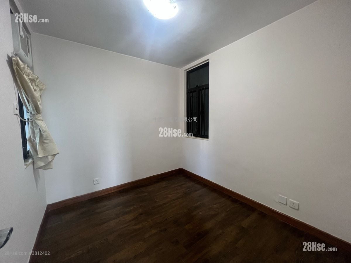 Luk Yeung Sun Chuen Sell 3 Bedrooms , 1 Bathroom 582 ft²