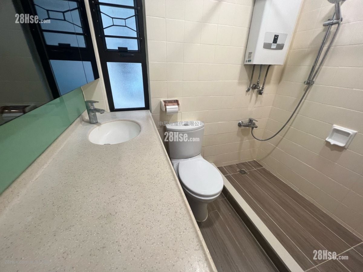 Luk Yeung Sun Chuen Sell 3 Bedrooms , 1 Bathroom 582 ft²