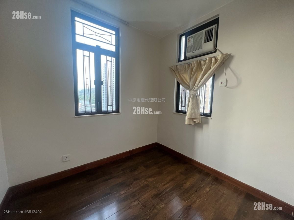 Luk Yeung Sun Chuen Sell 3 Bedrooms , 1 Bathroom 582 ft²