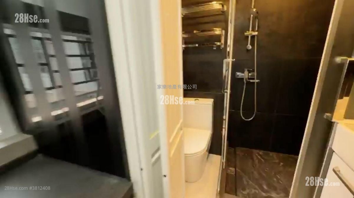 Sun Sing Buiding Sell 3 Bedrooms , 1 Bathroom 445 ft²