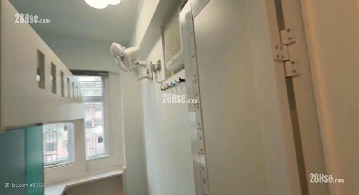 Sun Sing Buiding Sell 3 Bedrooms , 1 Bathroom 445 ft²