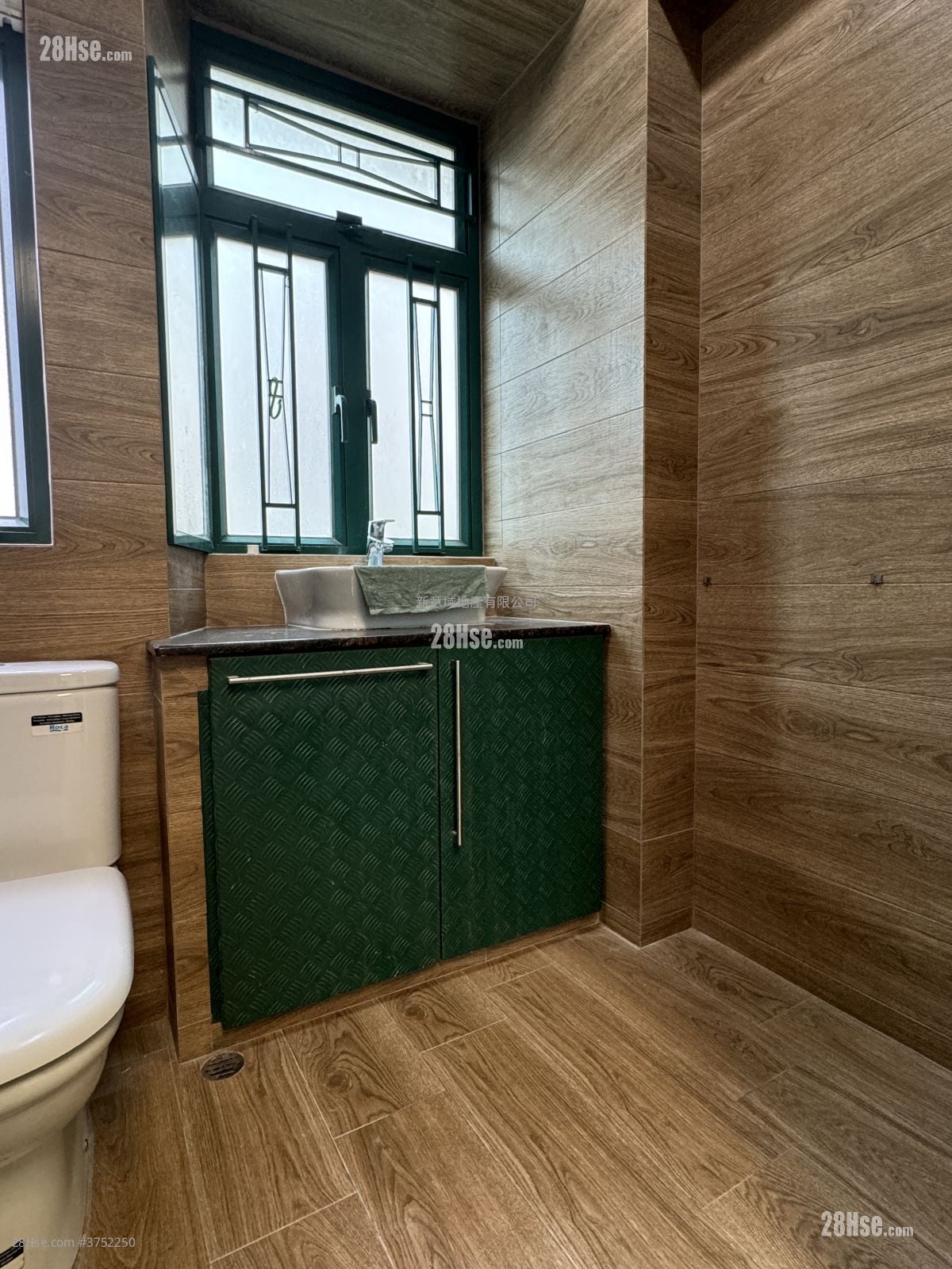 Walk Up Building  售盘 1 房 , 1 浴室 257 平方尺