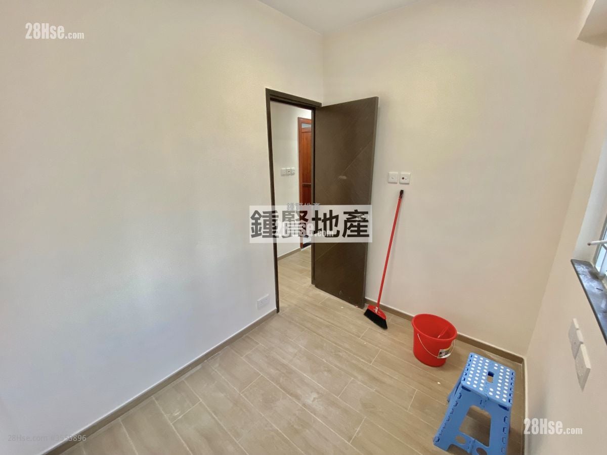 Hong Keung Mansion Sell 3 Bedrooms , 1 Bathroom 506 ft²