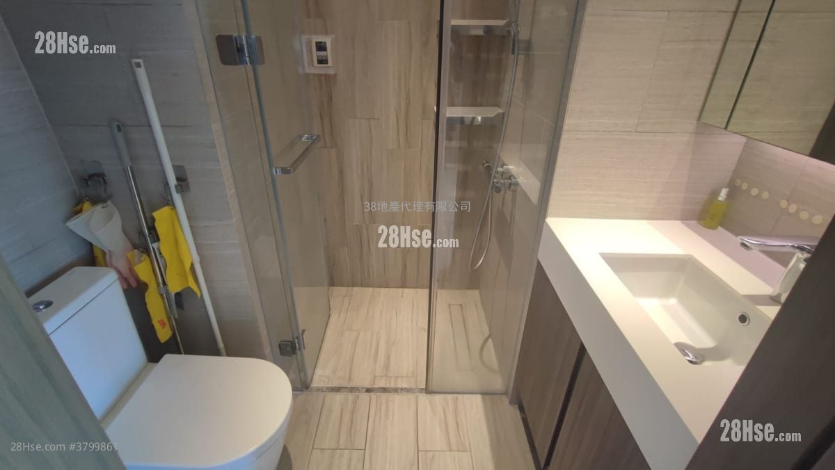 Park One Rental 3 Bedrooms , 1 Bathroom 418 ft²