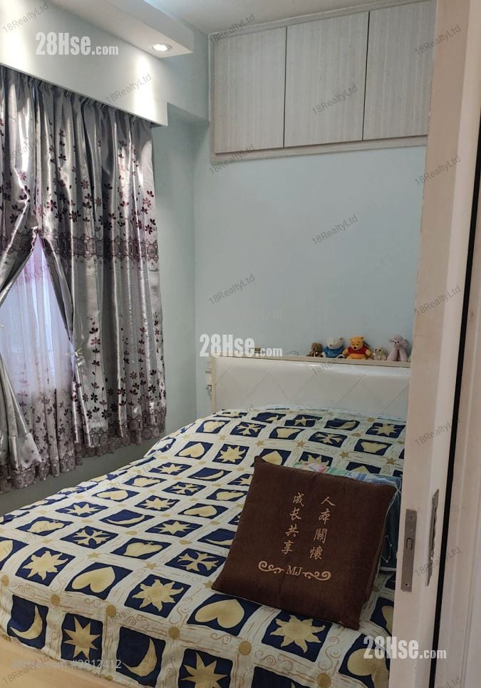 Fung Wong Chuen Building Sell 2 Bedrooms , 1 Bathroom 475 ft²