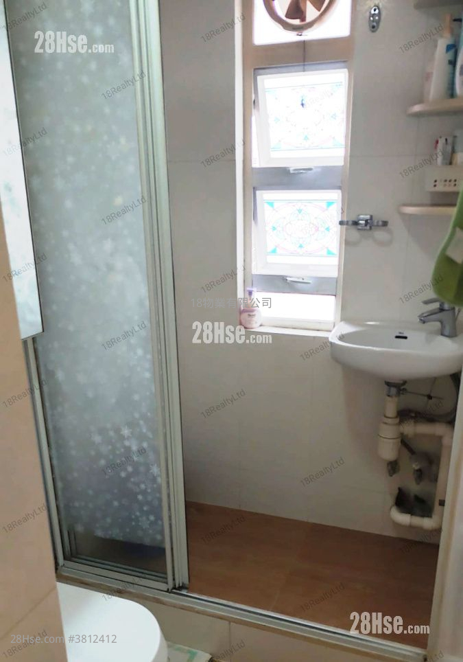 Fung Wong Chuen Building Sell 2 Bedrooms , 1 Bathroom 475 ft²