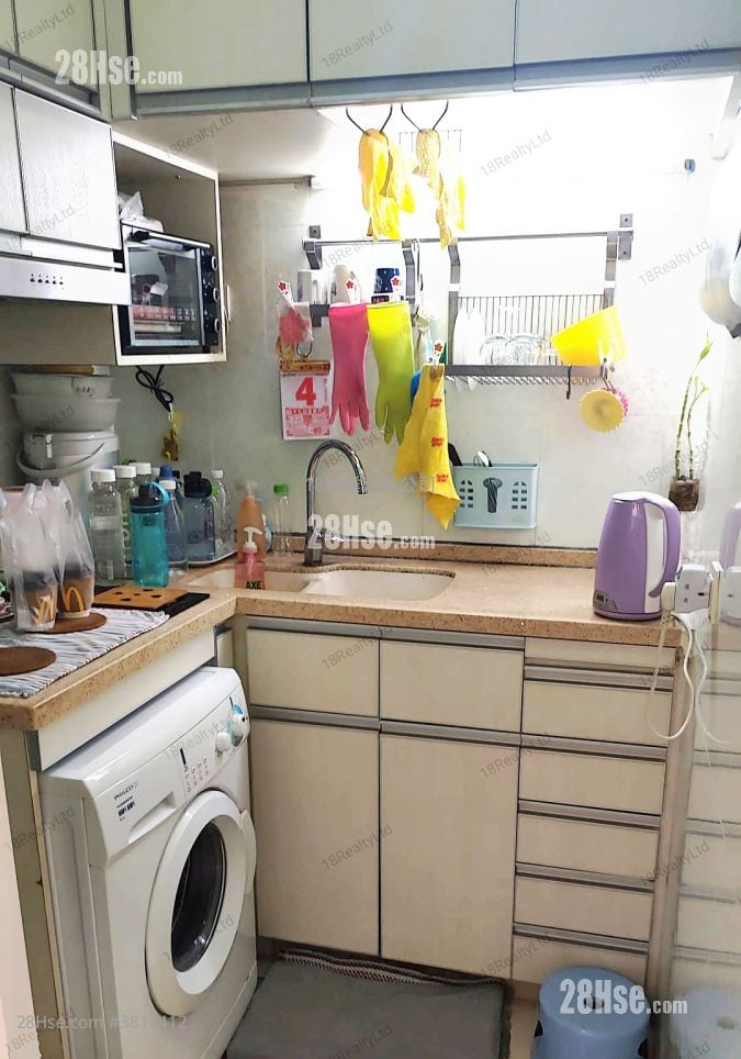 Fung Wong Chuen Building Sell 2 Bedrooms , 1 Bathroom 475 ft²