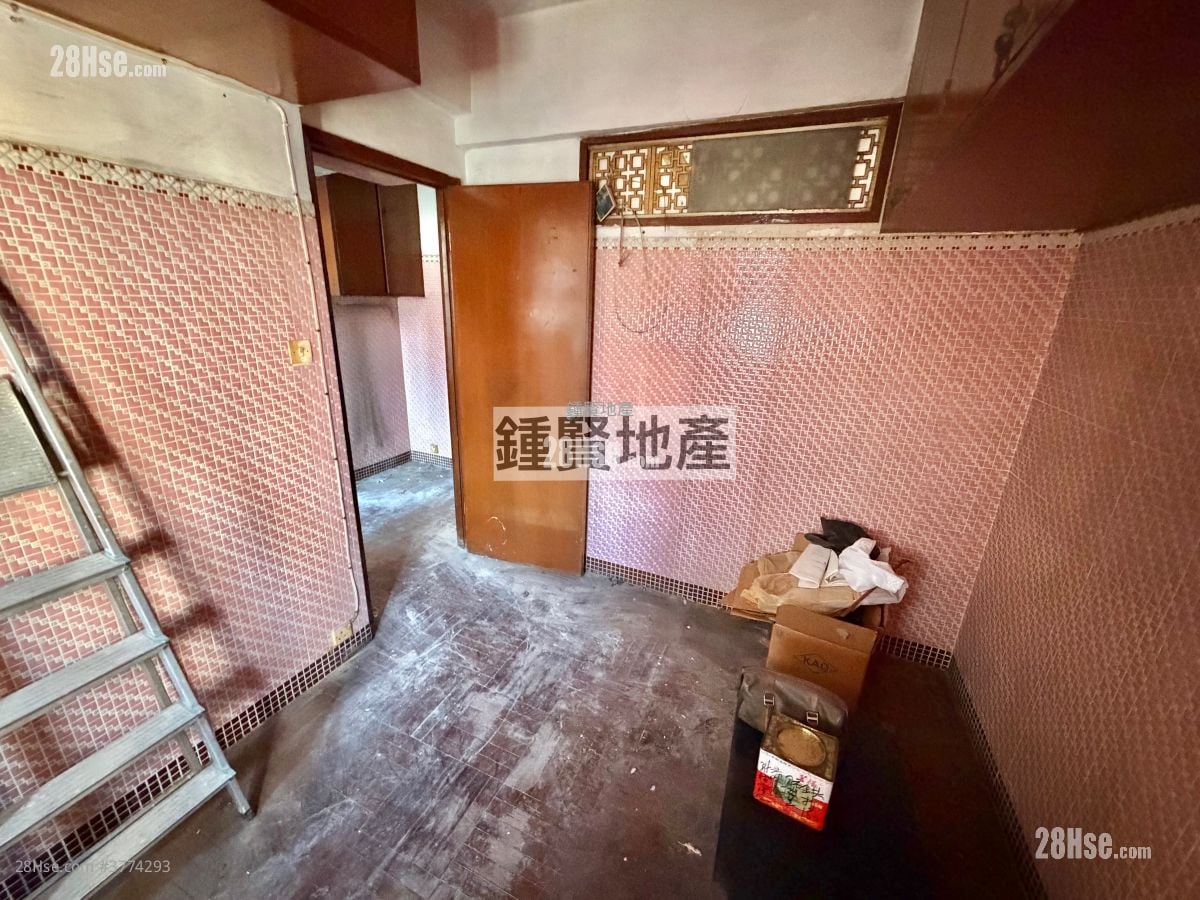Hong Keung Mansion Sell 3 Bedrooms , 1 Bathroom 506 ft²