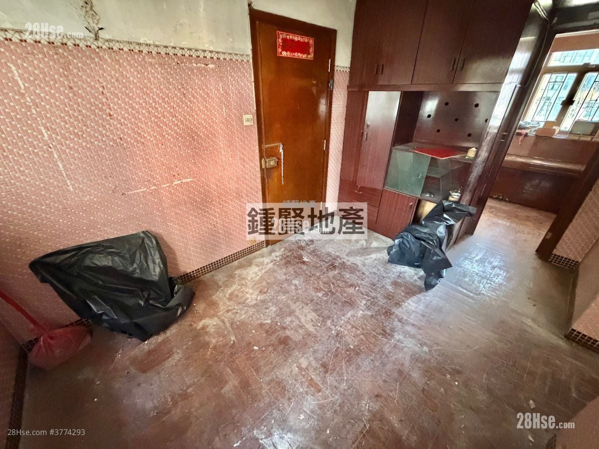 Hong Keung Mansion Sell 3 Bedrooms , 1 Bathroom 506 ft²