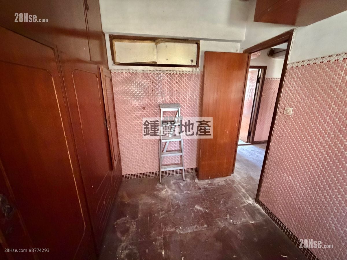 Hong Keung Mansion Sell 3 Bedrooms , 1 Bathroom 506 ft²