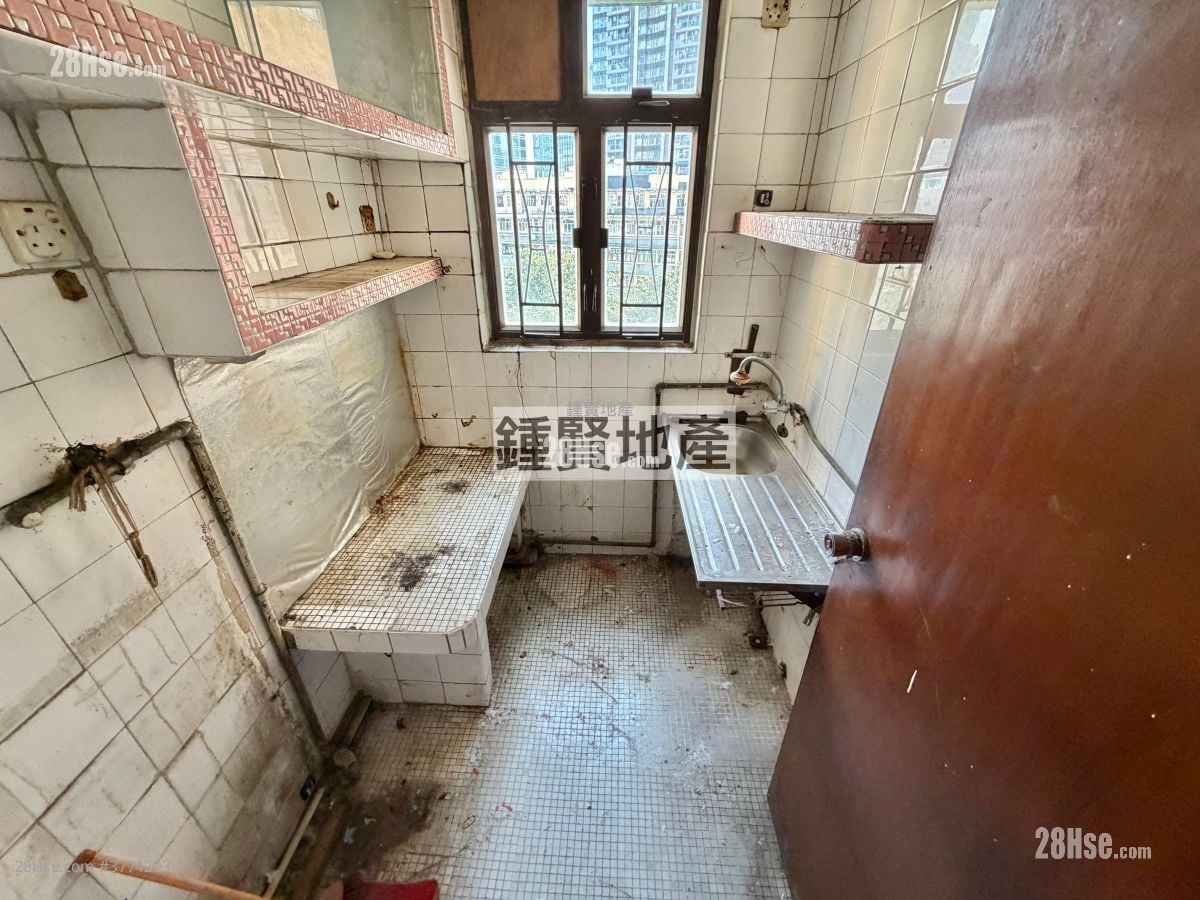Hong Keung Mansion Sell 3 Bedrooms , 1 Bathroom 506 ft²