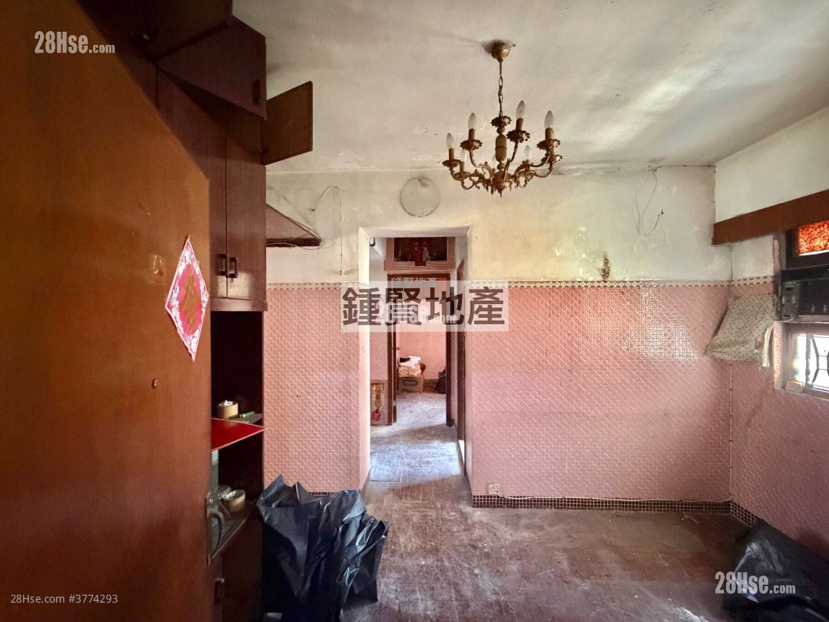 Hong Keung Mansion Sell 3 Bedrooms , 1 Bathroom 506 ft²