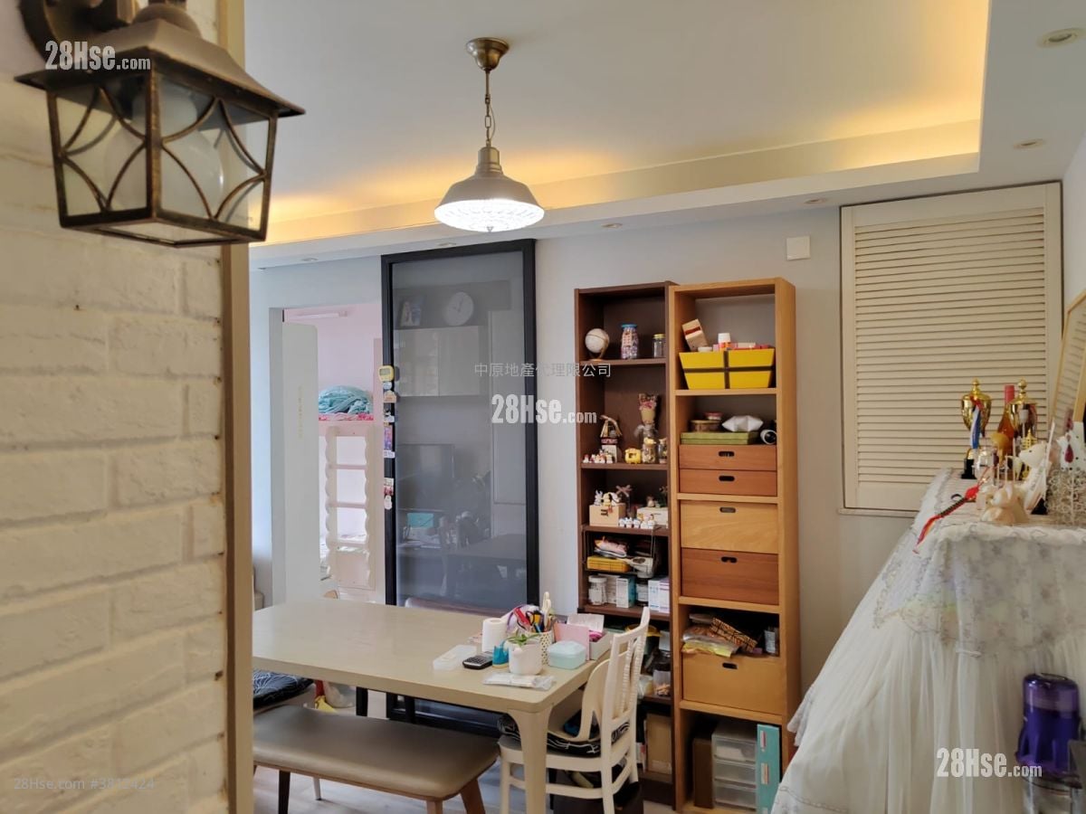 Yu Chui Court Sell 2 Bedrooms 517 ft²