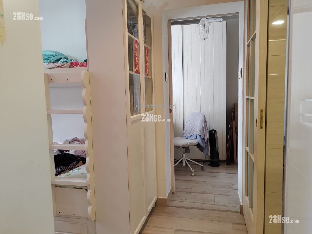 Yu Chui Court Sell 2 Bedrooms 517 ft²