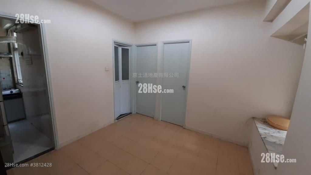 Golden Lion Garden Sell 321 ft²