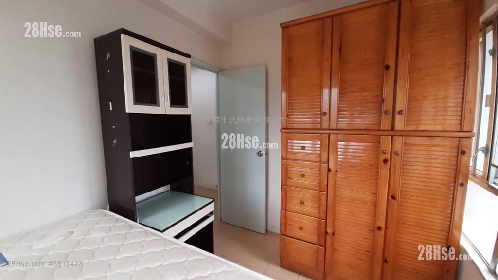 Golden Lion Garden Sell 321 ft²