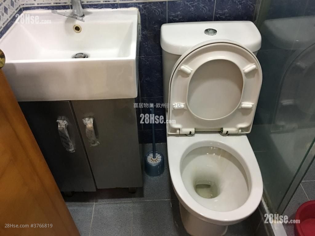 Manor Centre Rental 2 Bedrooms , 1 Bathroom 322 ft²