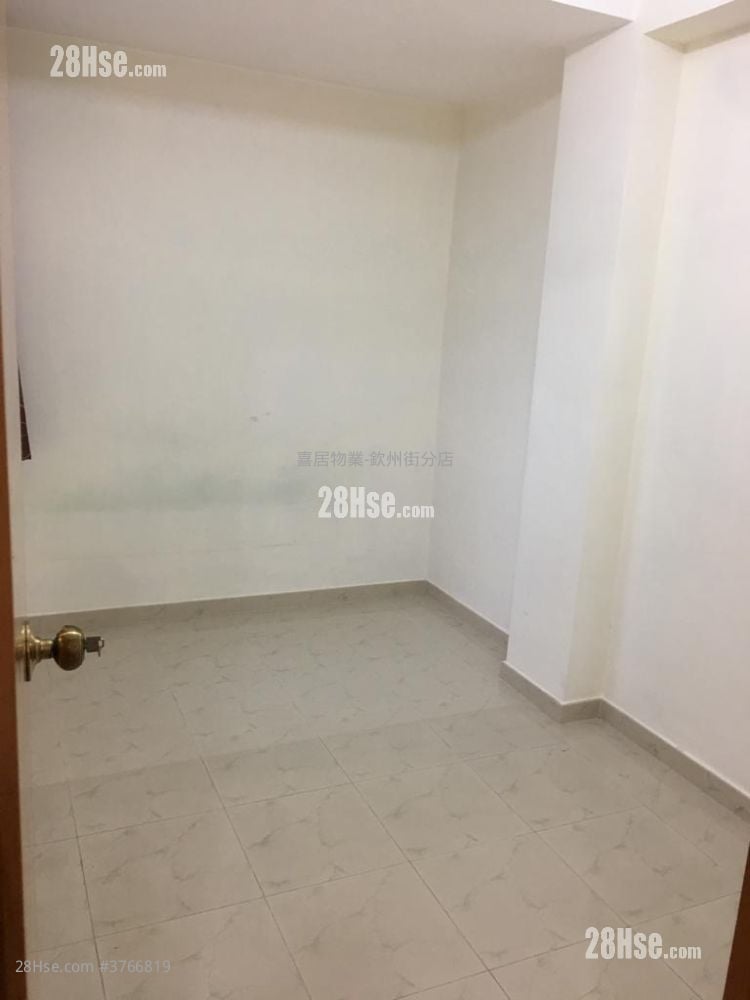 Manor Centre Rental 2 Bedrooms , 1 Bathroom 322 ft²